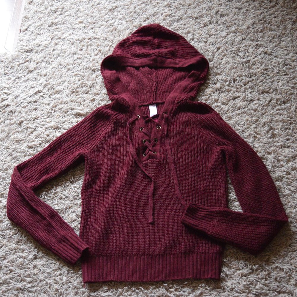 No Boundaries Sweater Size Extra Small With Hood